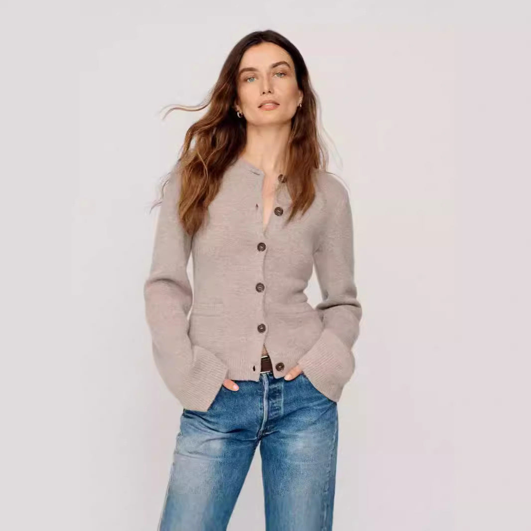 Damen elegante Strickjacke mit Knopfdetails und praktischen Taschen R&B
