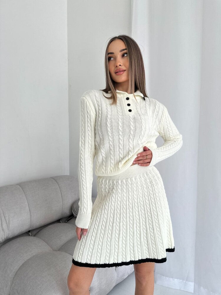Damen Strickkleid mit modernem Polokragen und feinem Zopfmuster R&B