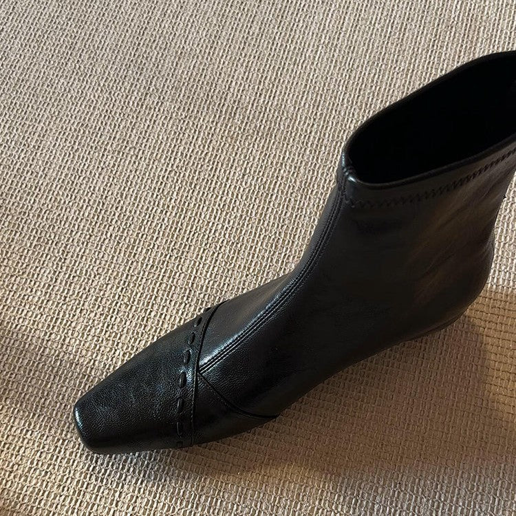 Damen Stiefeletten mit schmalem Schnitt und modischen Nähten