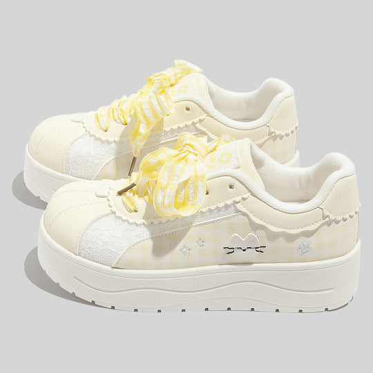 Damen Sneakers mit niedlichem Karo-Muster und verspielten Rüschen von R&B