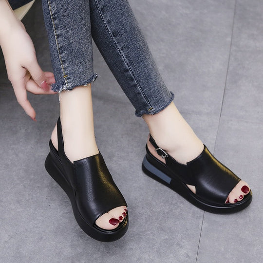 Damen Bequeme Plateau-Sandalen mit verstellbarem Riemen und anatomischem Fußbett R&B