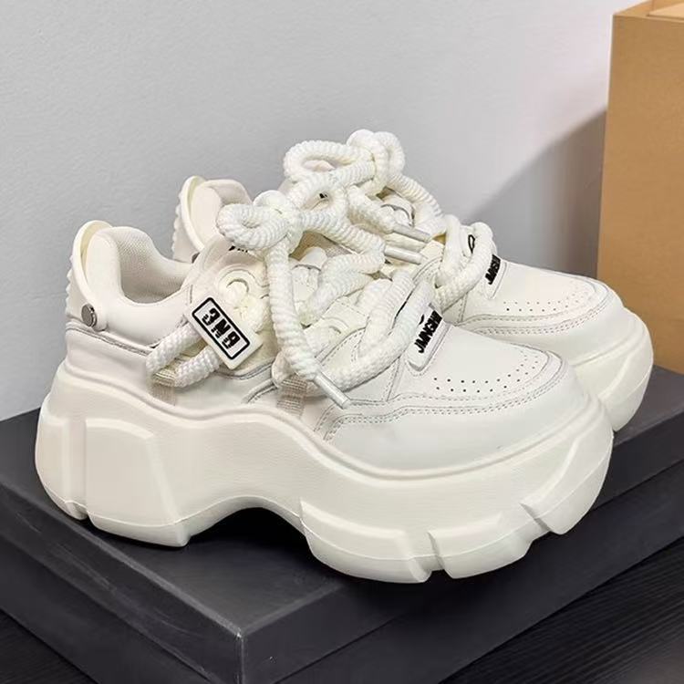 Damen Plateausneaker mit innovativem Sohlenprofil und stylischem Design R&B