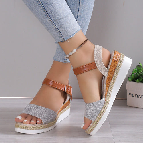 Damen Wedge-Sandaletten mit transparenten Riemen und natürlichem Bast-Detail R&B