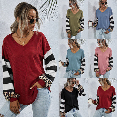 Damen modischer V-Ausschnitt Pullover mit gestreiften Ärmeln und Leopardenmuster R&B