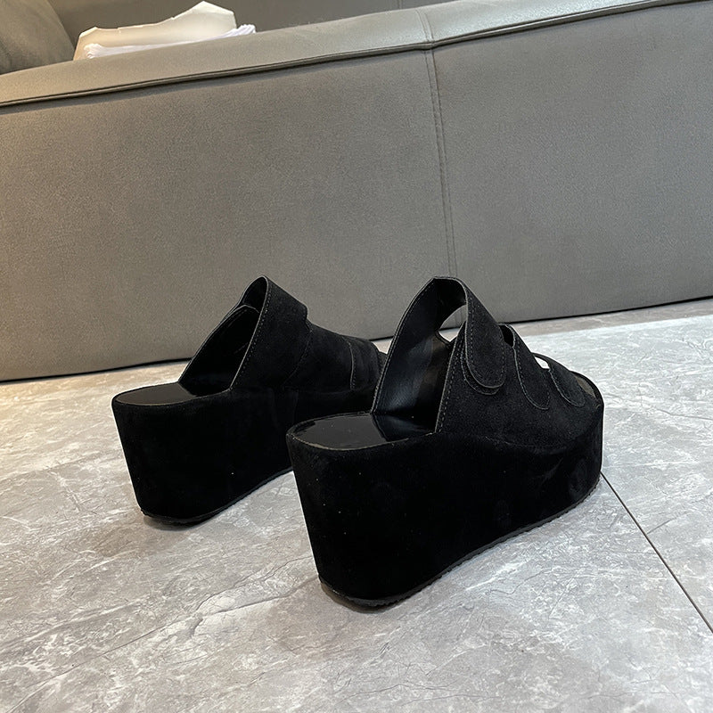 Damen Wedge-Pantoletten mit breiten Riemen und komfortablem Fußbett R&B