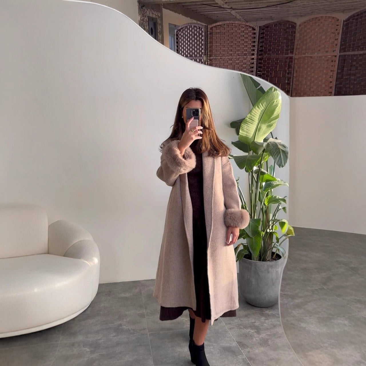 Damen Elegante Langjacke mit abnehmbaren Fuchsärmeln R&B