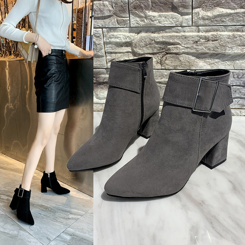 Damen nan elegante Wildlederoptik Stiefelette mit mittelhohem Blockabsatz und breitem Schnallenriemen R&B