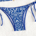 Damen Triangel-Bikini mit verspieltem Muster und eleganten Bindändern