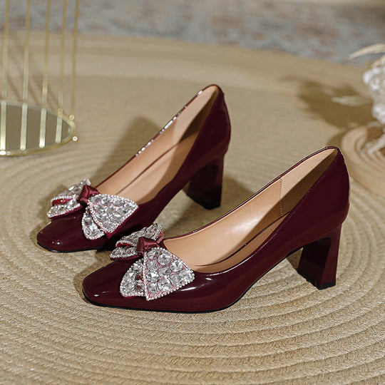 Damen Elegante Pumps mit glanzvollem Riemen und funkelndem Schleifenakzent R&B