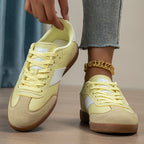 Damen nan retro-inspirierte Sneaker mit niedrigem Schnitt, Gumsohle und Velours-Zehenkappe R&B