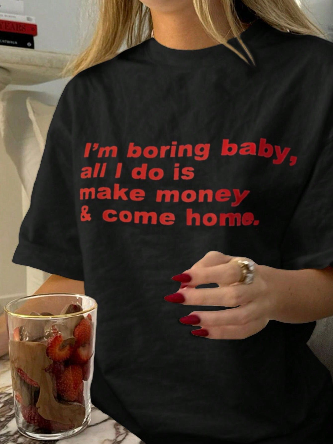 Damen T-Shirt mit kreativem Grafikdruck und luxuriösen Paillettenakzenten R&B