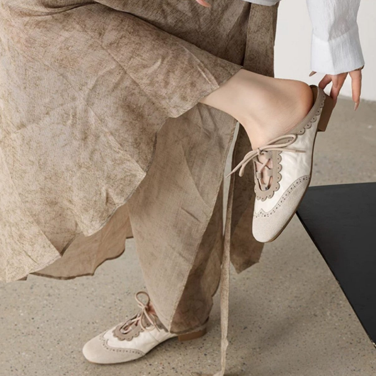 Damen modische Schnürschuhe mit dekorativen Lochmustern R&B