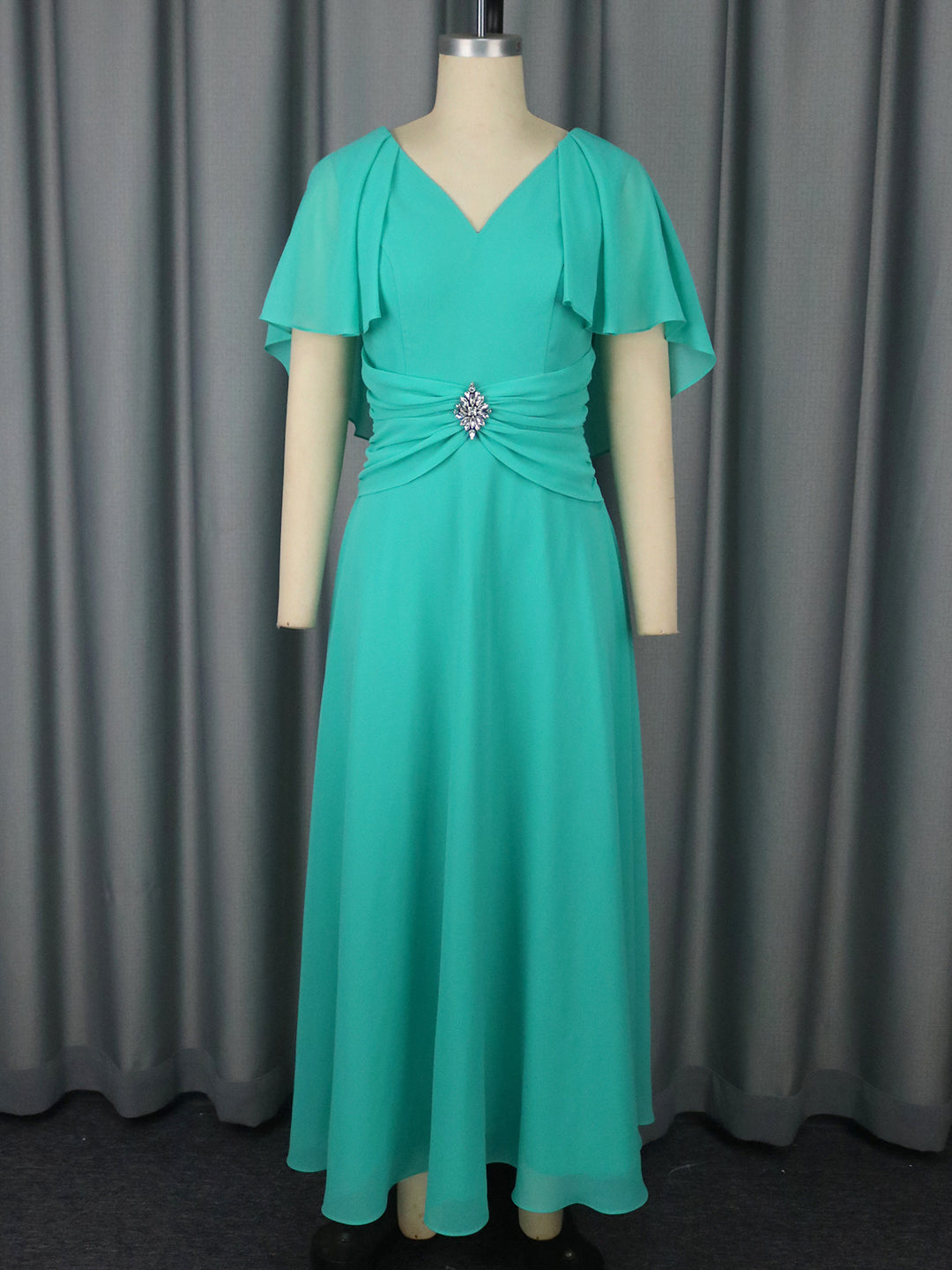 Damen elegantes Maxi-Kleid mit schickem Faltendesign und glamouröser Brosche R&B
