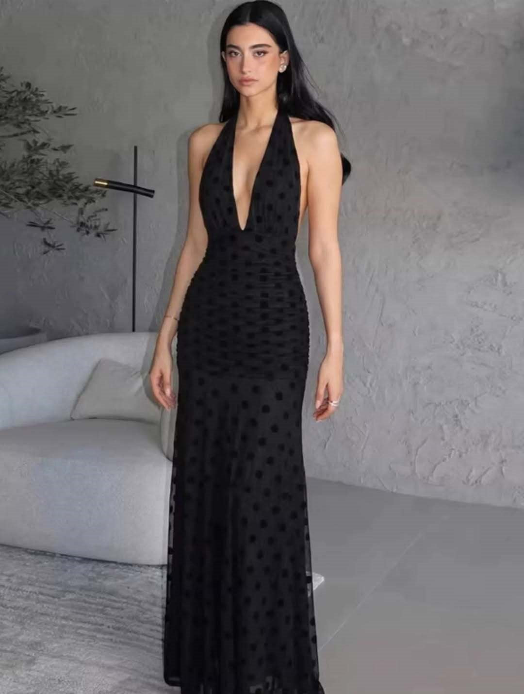 Damen Elegantes Maxikleid mit tiefem V-Ausschnitt und filigranen Rüschen R&B
