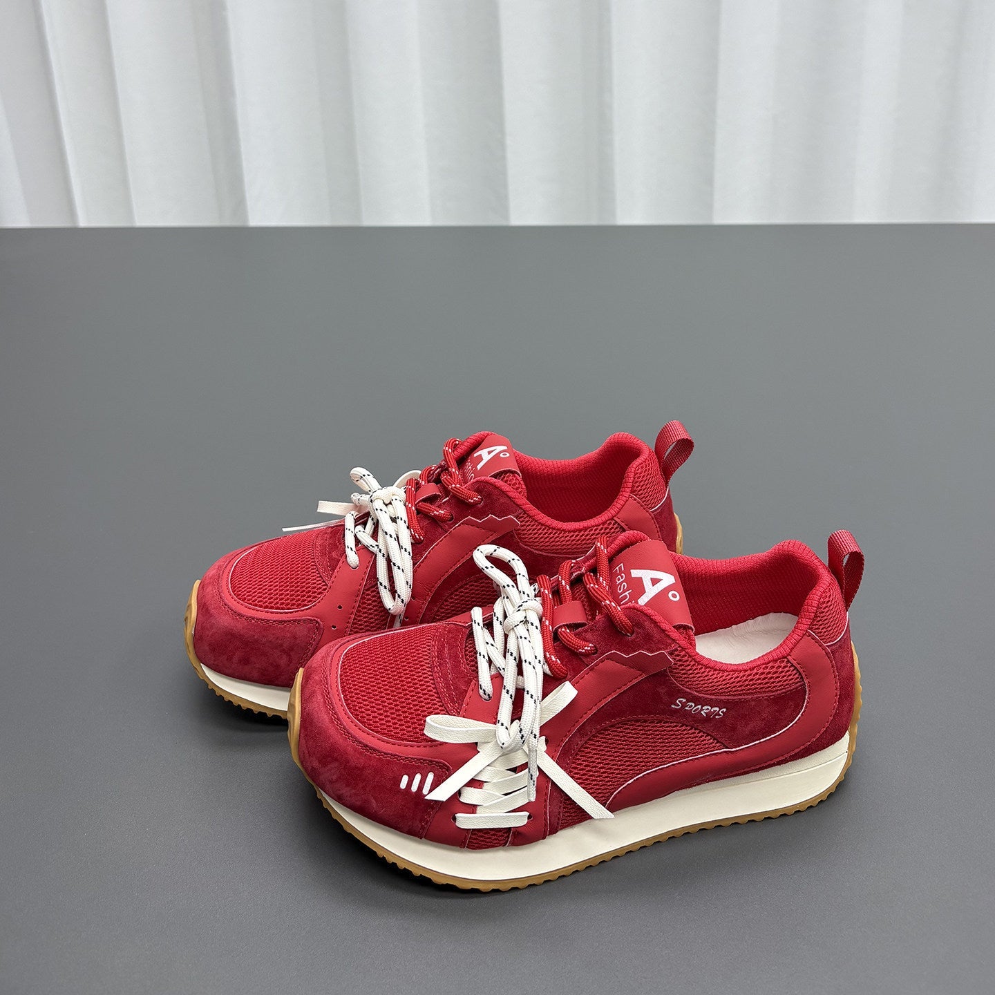 Damen Sportliche Sneaker mit innovativer Schnürtechnologie und atmungsaktiver Obermaterialkombination R&B