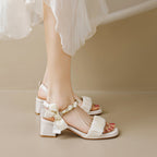 Damen Sandalen mit modischem Rüschendesign und elegantem Kettenakzent