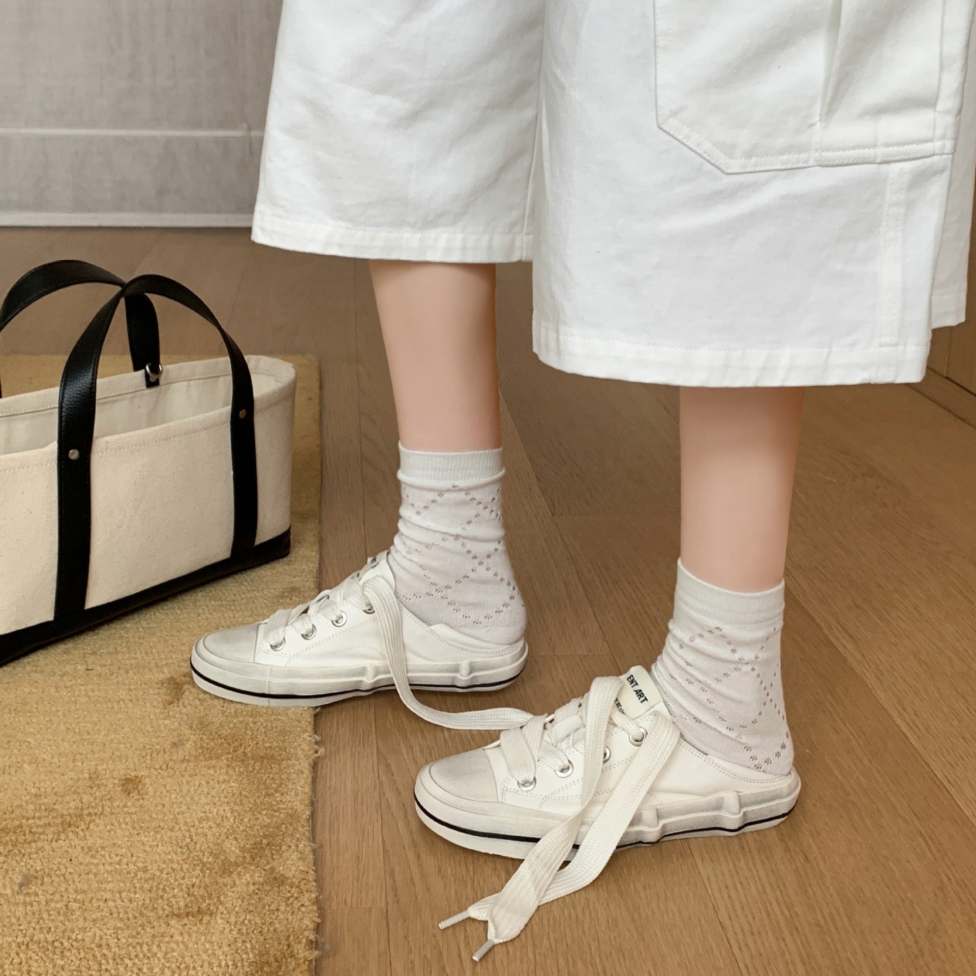 Damen Sneakers im klassischen Retro-Design mit trendigen Schnürdetails und bequemer Sohle