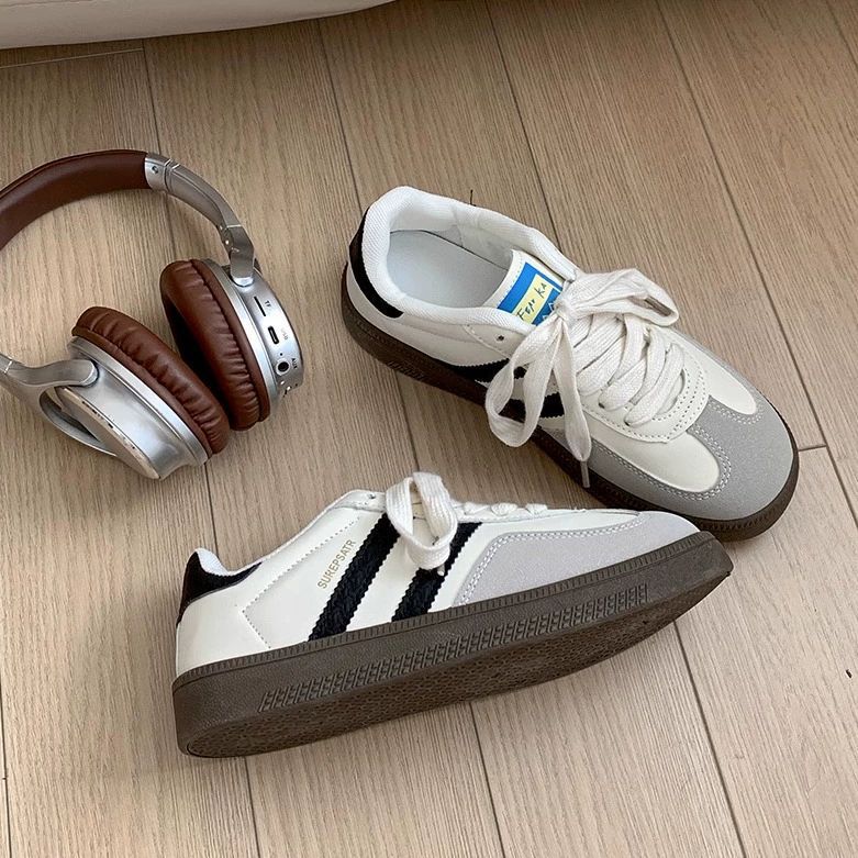 Damen Sportliche Sneakers mit atmungsaktivem Obermaterial und modischen Details R&B