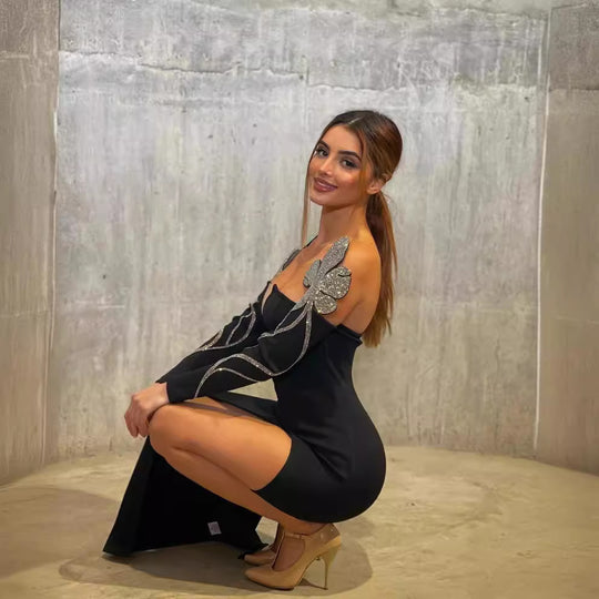 Damen Elegantes Abendkleid mit glitzernden Flügel-Applikationen und tiefem V-Ausschnitt R&B