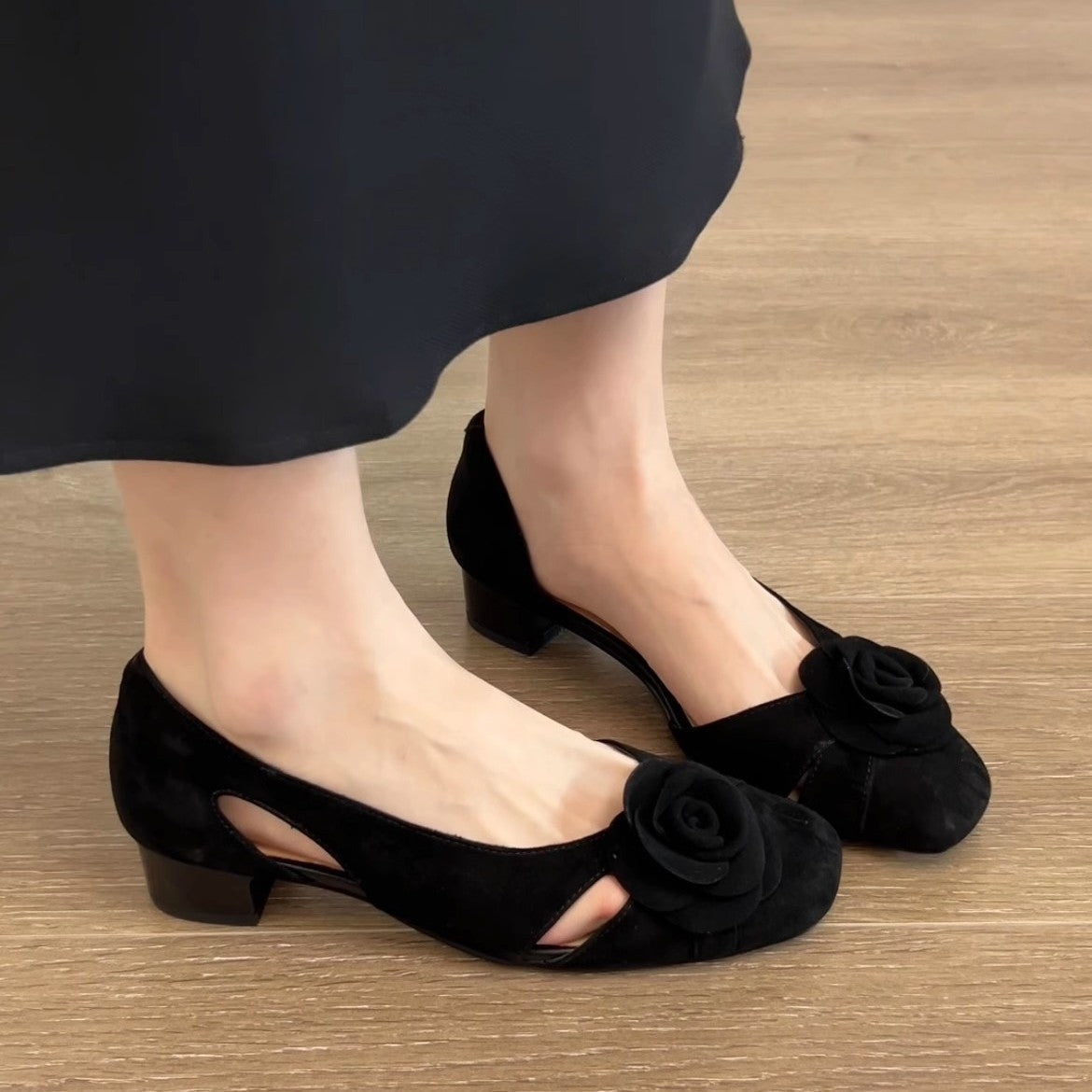 Damen Ballerina-Schuhe mit eleganter Blumendekoration und geschmackvollem Design