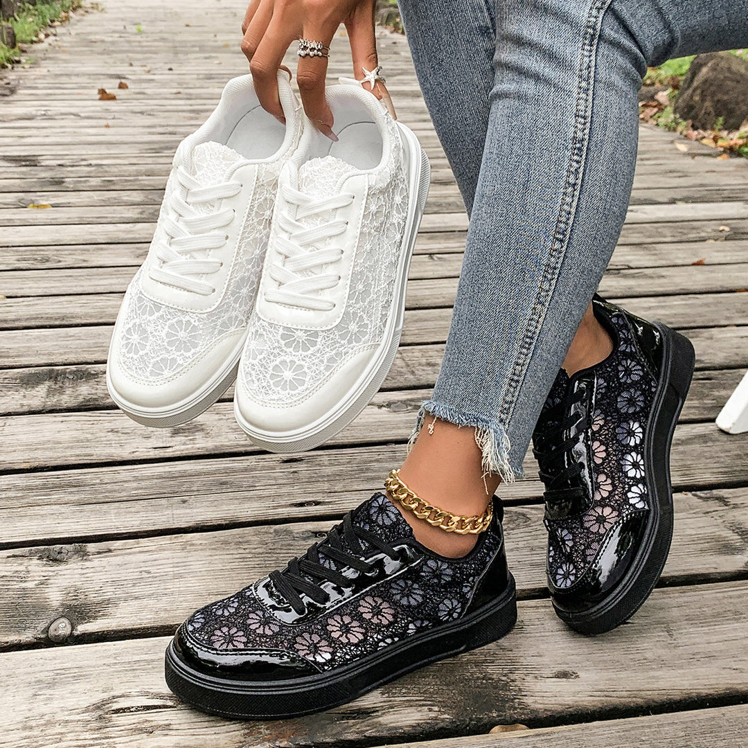 Damen Sneaker mit floralem Spitzen-Design und glänzender Oberflächenstruktur R&B