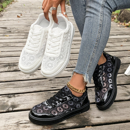 Damen Sneaker mit floralem Spitzen-Design und glänzender Oberflächenstruktur R&B