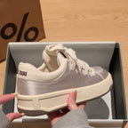 Damen Sneaker mit weichem Satin-Obermaterial und praktischer Schnürung R&B