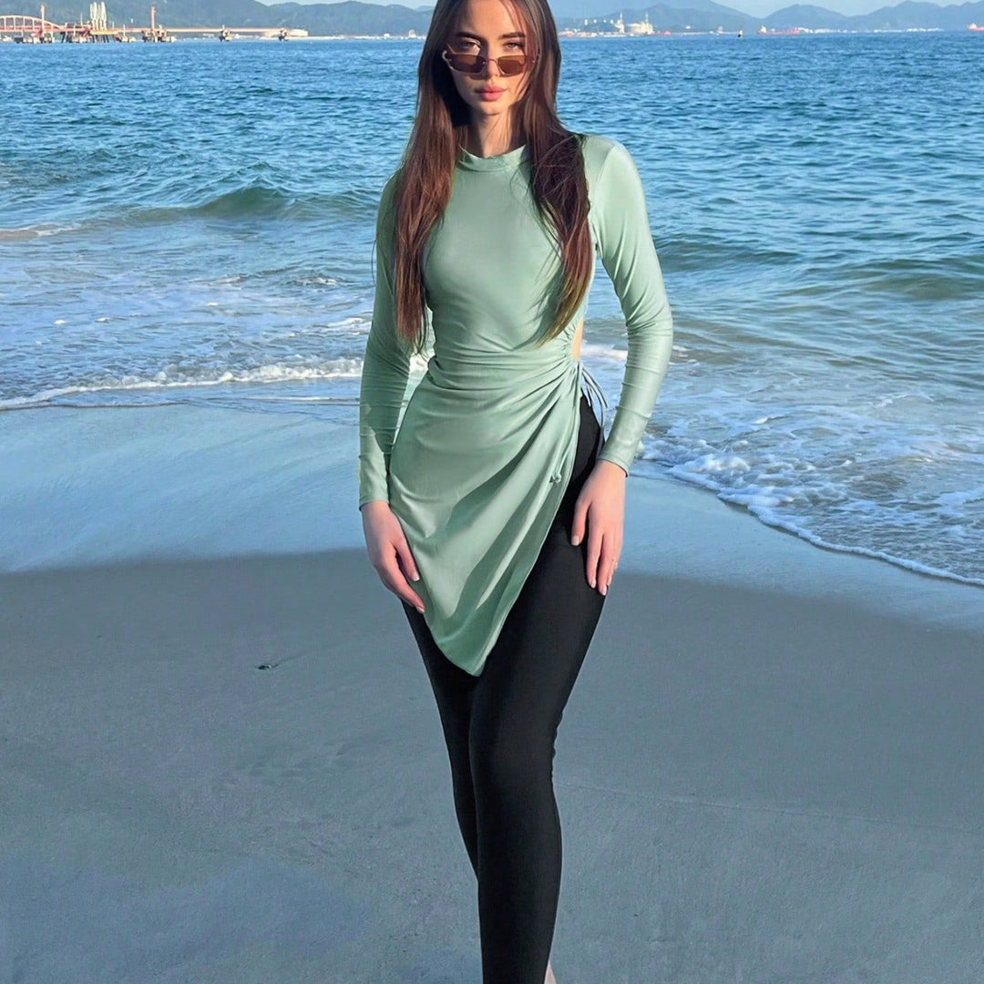 Damen modisches Strandoutfit mit längerem Oberteil R&B