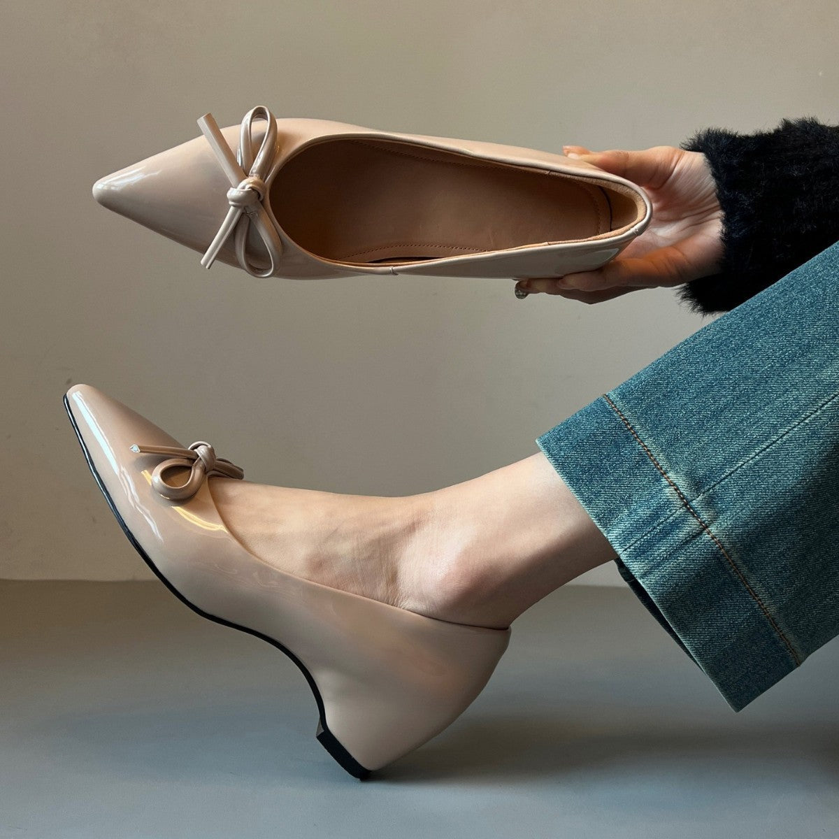 Damen elegante spitze Pumps mit Schleifenakzent