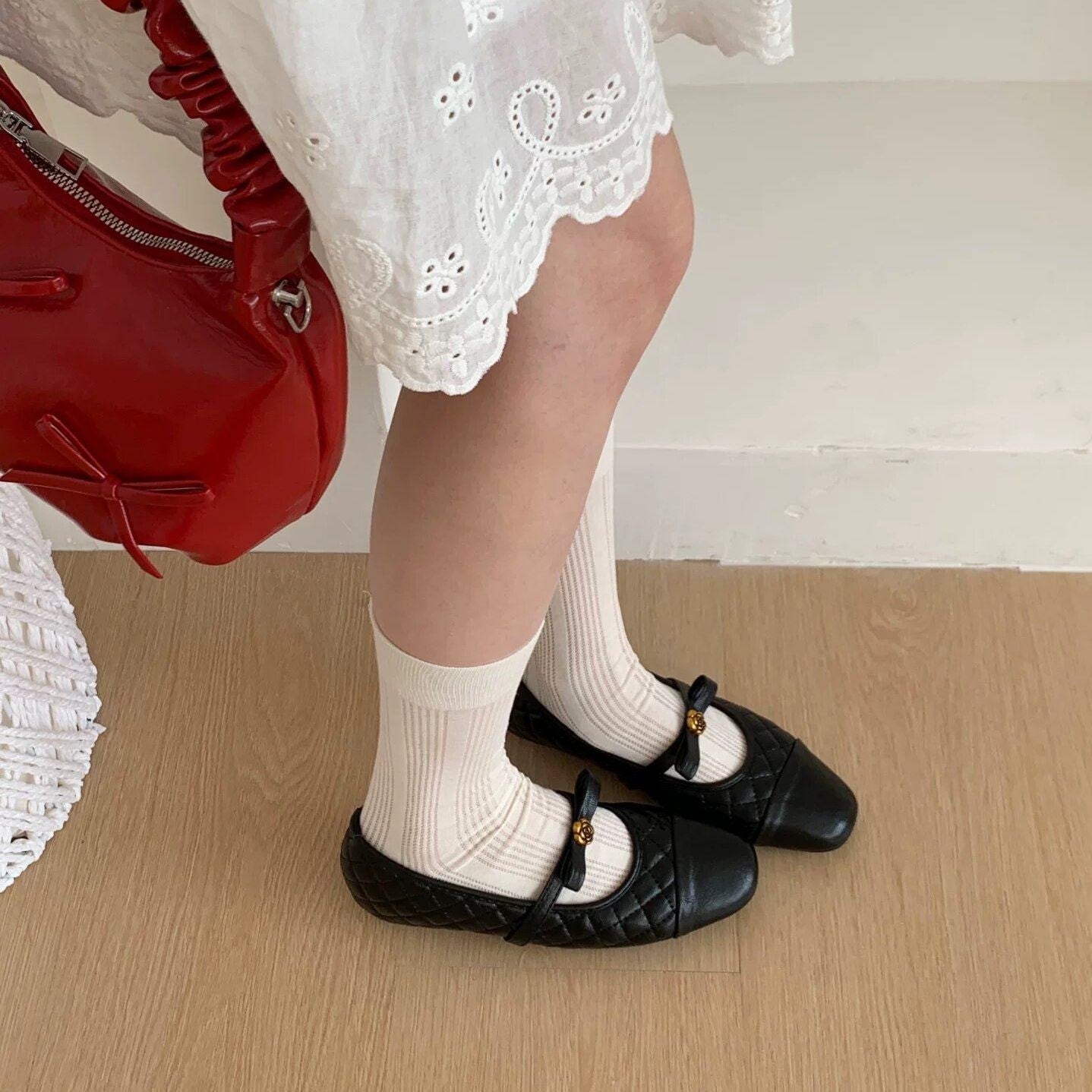 Damen Ballerina-Schuhe mit praktischem Riemchen und elegantem Design EB