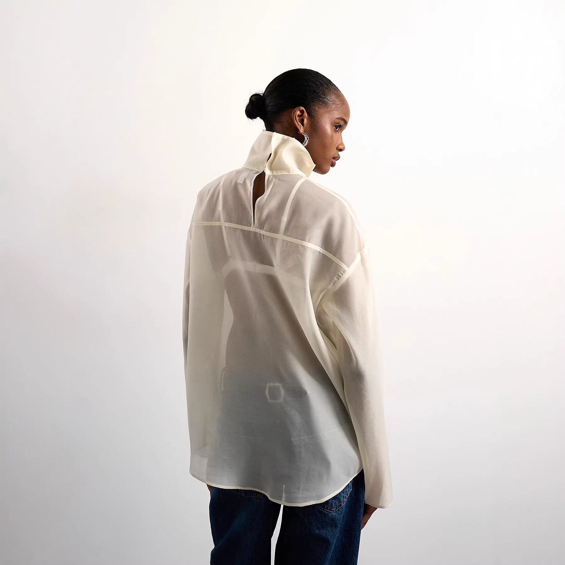 Damen Elegante Bluse aus transparentem Stoff mit stehendem Kragen R&B