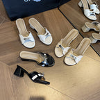 Damen Stilvolle Sandalen mit Blockabsatz und dekorativem Kettendetail R&B