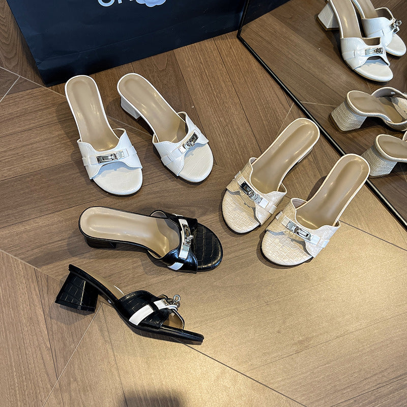 Damen Stilvolle Sandalen mit Blockabsatz und dekorativem Kettendetail R&B