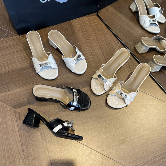 Damen Stilvolle Sandalen mit Blockabsatz und dekorativem Kettendetail R&B