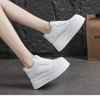 Damen Hochmodische Plateau Sneakers mit eleganter Silhouette