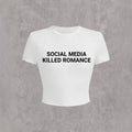 Damen Crop-T-Shirt mit kreativem Statementdruck und figurbetontem Schnitt R&B