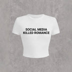 Damen Crop-T-Shirt mit kreativem Statementdruck und figurbetontem Schnitt R&B