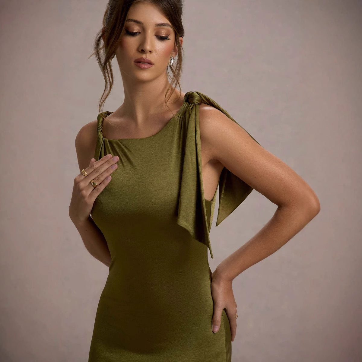 Damen Etuikleid mit asymmetrischem Trägerdesign und figurbetontem Schnitt R&B