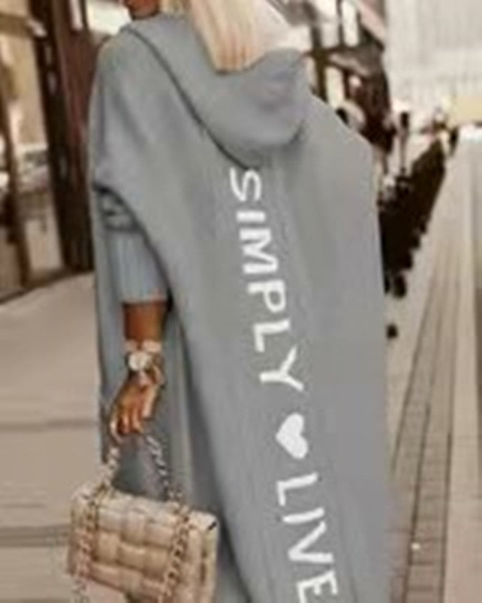 Damen Oversized Strickmantel mit Hoodie und auffälligem Schriftzug R&B