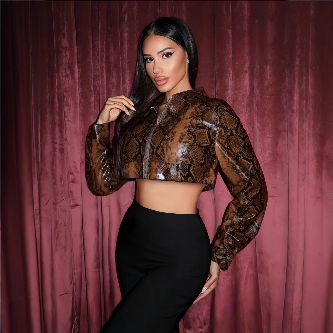 Damen cropped Kunstlederjacke im Schlangenprint R&B