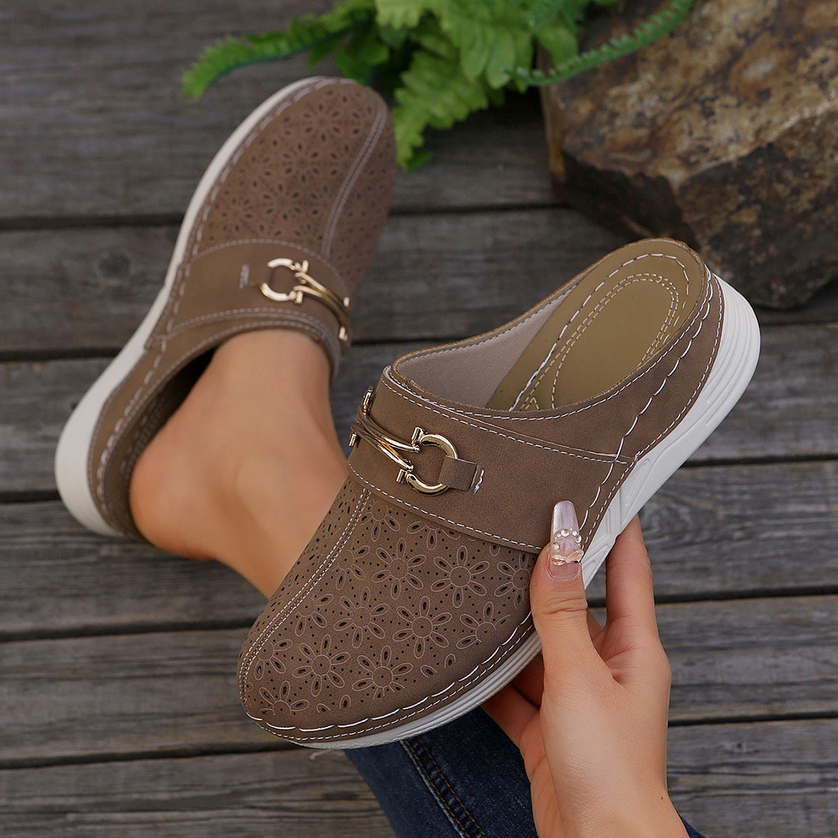 Damen Clogs mit floralem Lochdesign und komfortabler Fußbettgestaltung R&B