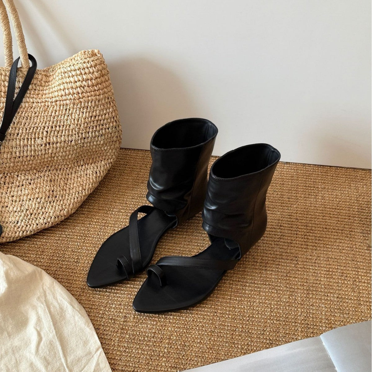 Damen Modische Zehentrenner-Sandalen mit innovativem Falten-Design