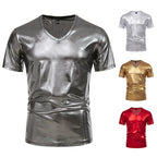 Herren V-Ausschnitt T-Shirt aus glänzendem Material mit persönlichem Stil