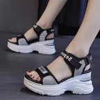 Damen Sportliche Plateau-Sandalen mit verstellbaren Riemen und gepolsterter Sohle R&B