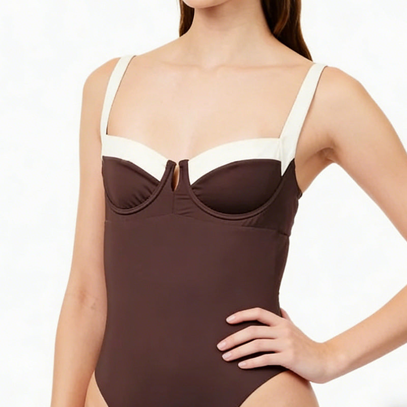 Damen Badeanzug mit eleganten Unterbrustnähten R&B