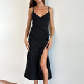 Damen Elegantes Maxikleid mit verspielten Rüschendetails und tiefem Schlitz EB
