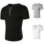 Herren Kurzarm T-Shirt mit halber Knopfleiste und kontrastierenden Nähten