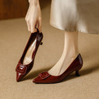 Damen elegante spitze Pumps mit modischem Schmuckdetail