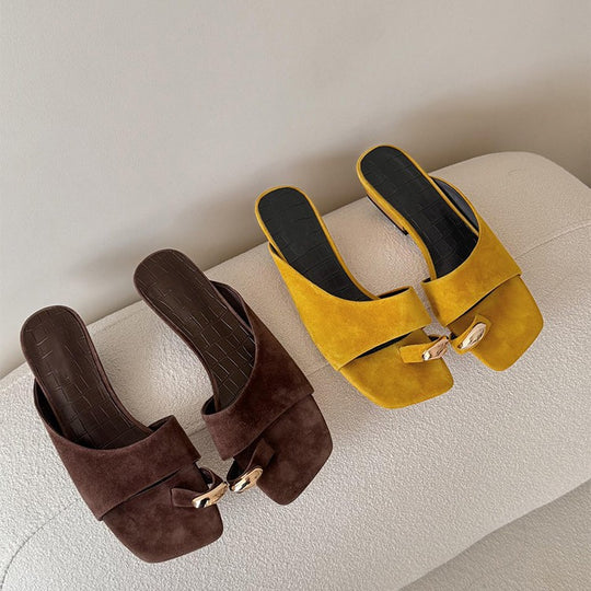 Damen Komfortable und elegante Clogs mit modischem Riemchen R&B