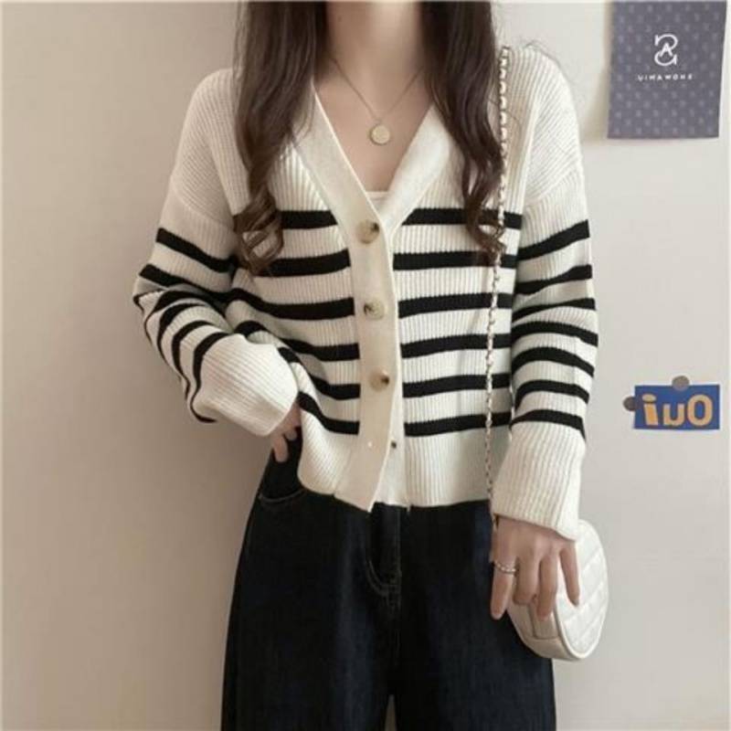 Damen gestreifte Strickjacke mit elegantem V-Ausschnitt und dekorativen Knöpfen R&B
